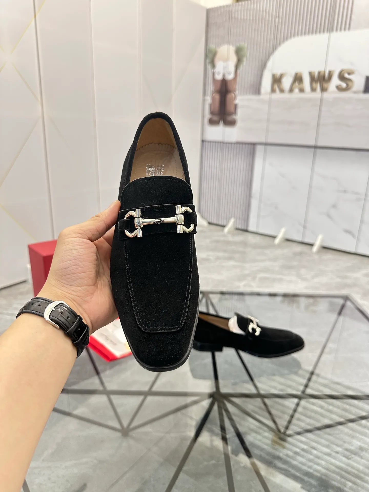 Men's shoes: 💰P640¥ High-end quality Product trademark: Ferragamo* "Ferragamo*" leather shoes Regular size: 38-44 (can be customized to 45.46.) Product materials: imported first-layer nubuck leather upper, cowhide lining, original outsole. Number: 688